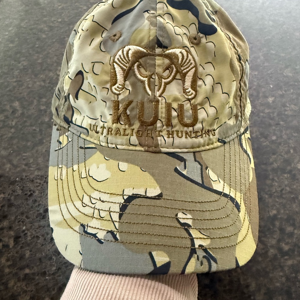 Kuiu Kids Camo Cap in Tan - Picture 2 of 2
